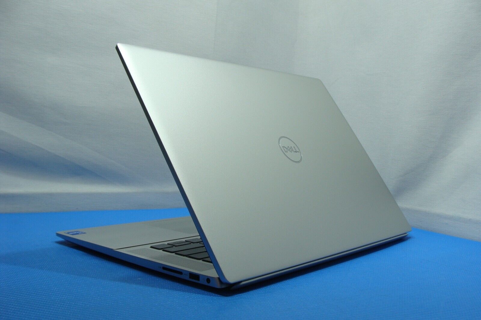 DELL Inspiron 5620 16