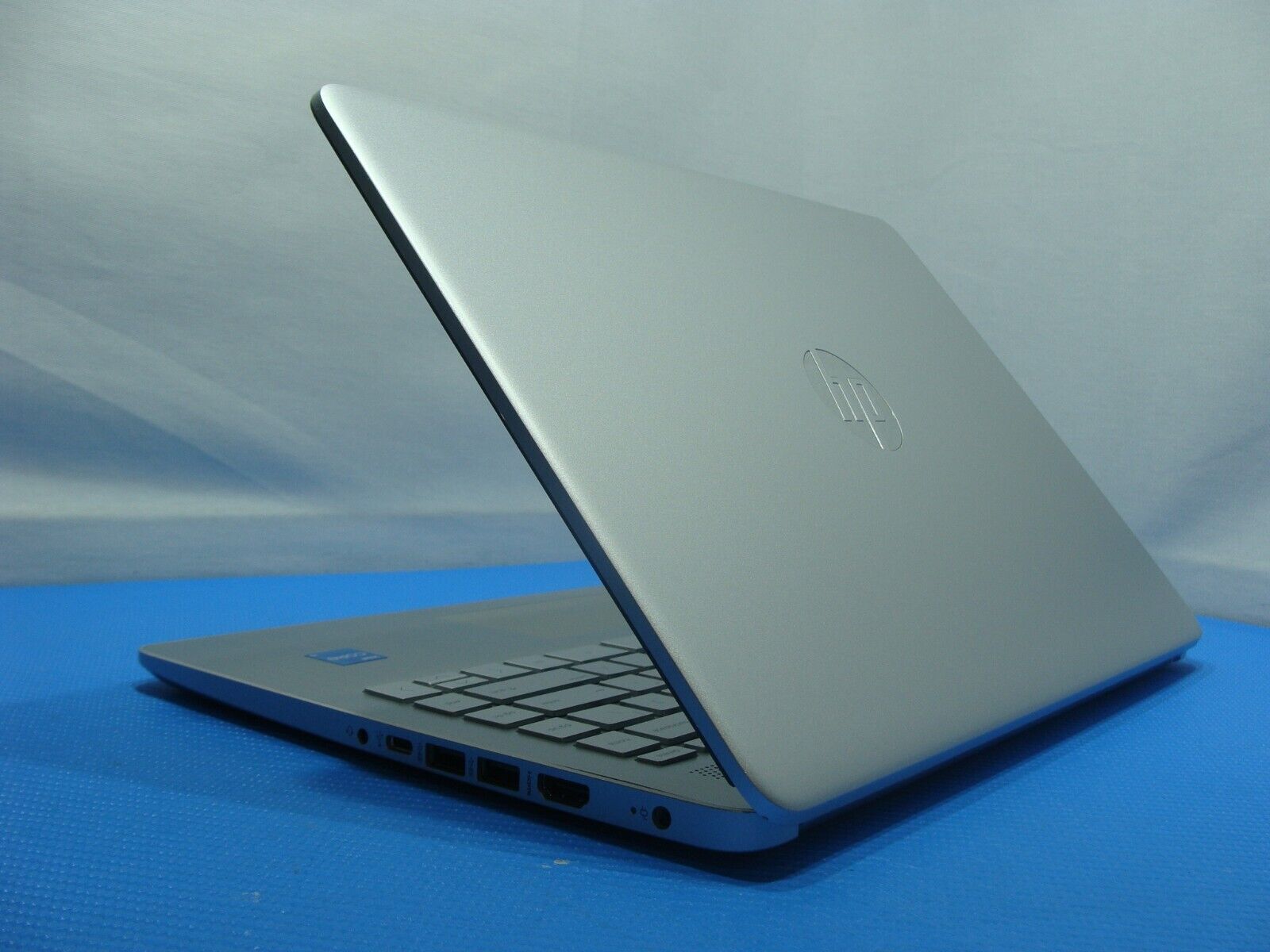 HP Laptop 14-dq2032wm 14