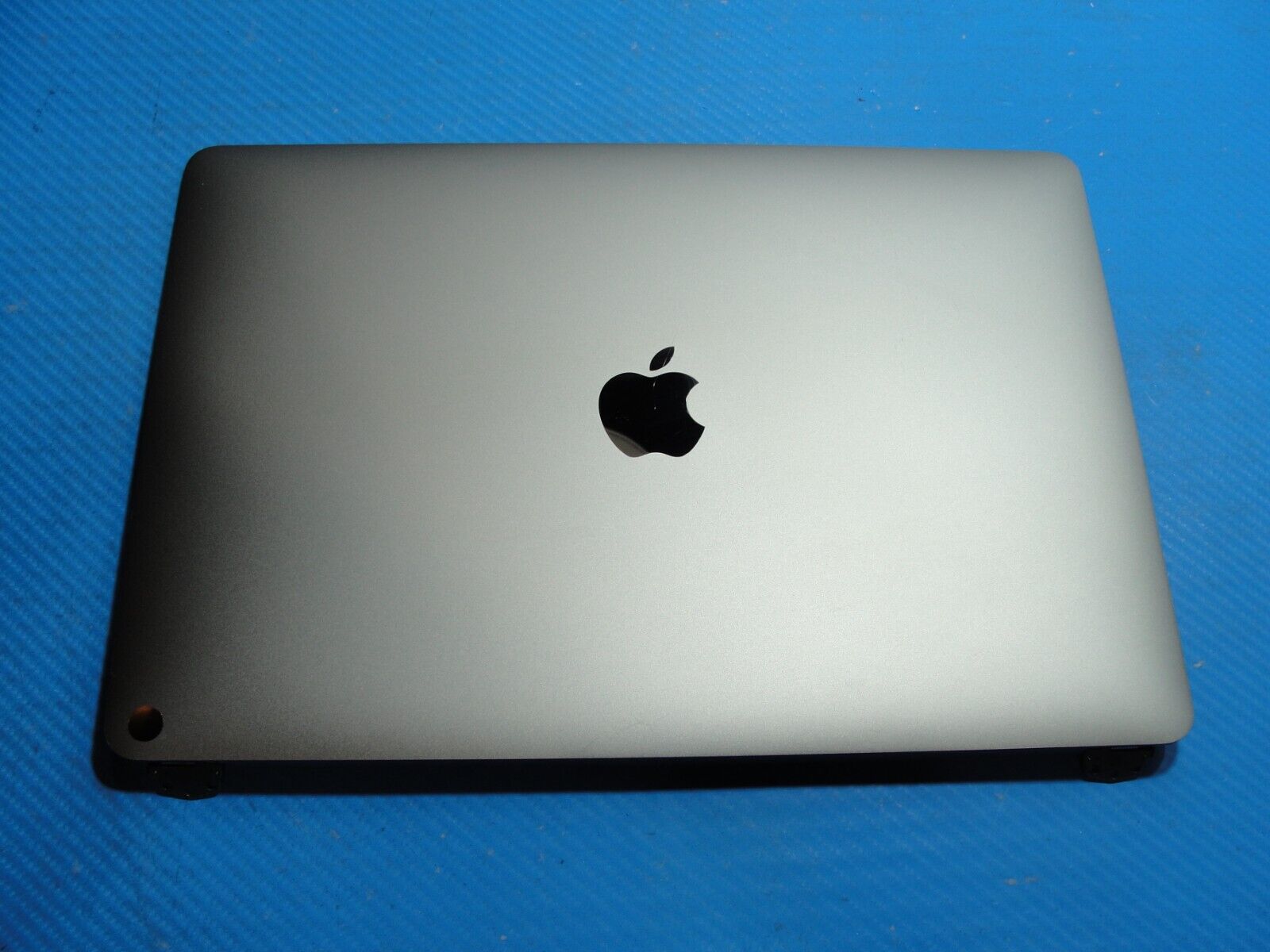 MacBook Pro A2289 13