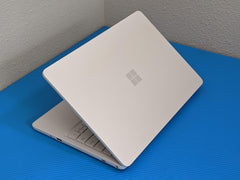 MS Surface Laptop SE 2016 11.6" 768p Celeron N4020 1.1GHz 4GB 64GB SSD +Charger