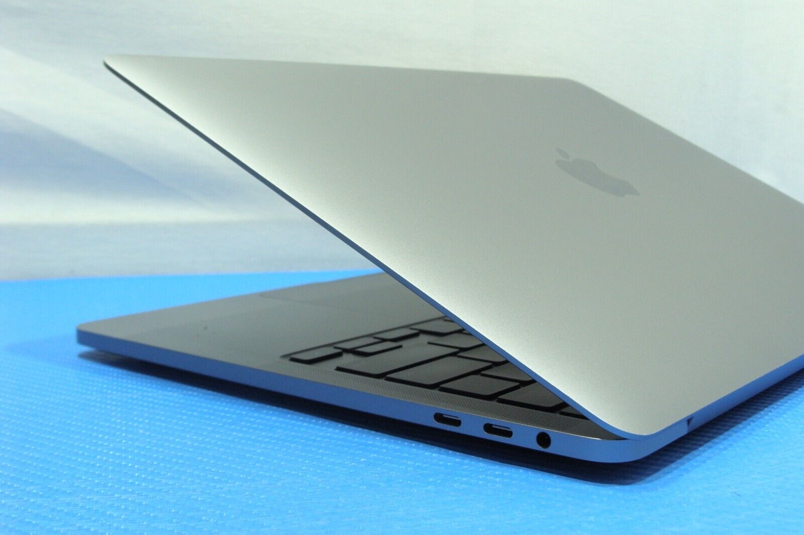 Apple MacBook Pro A2251 13