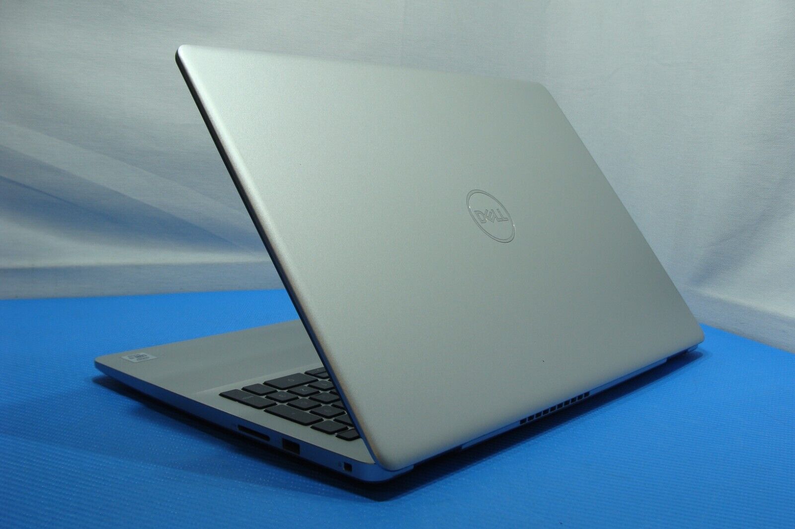 DELL Inspiron 5593 15.6