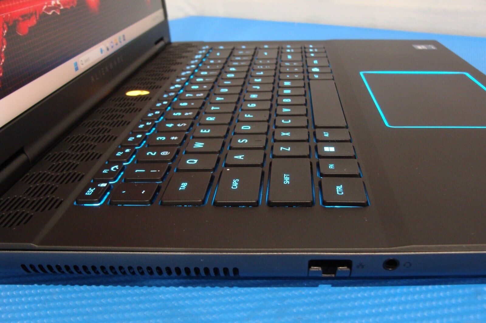 Alienware m16 R2 16