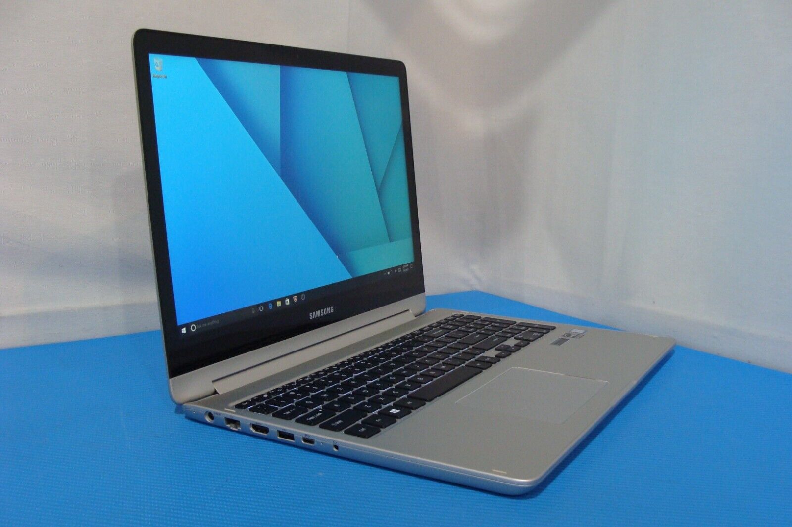 SAMSUNG NoteBook 7Spin NP740U5M 15.6