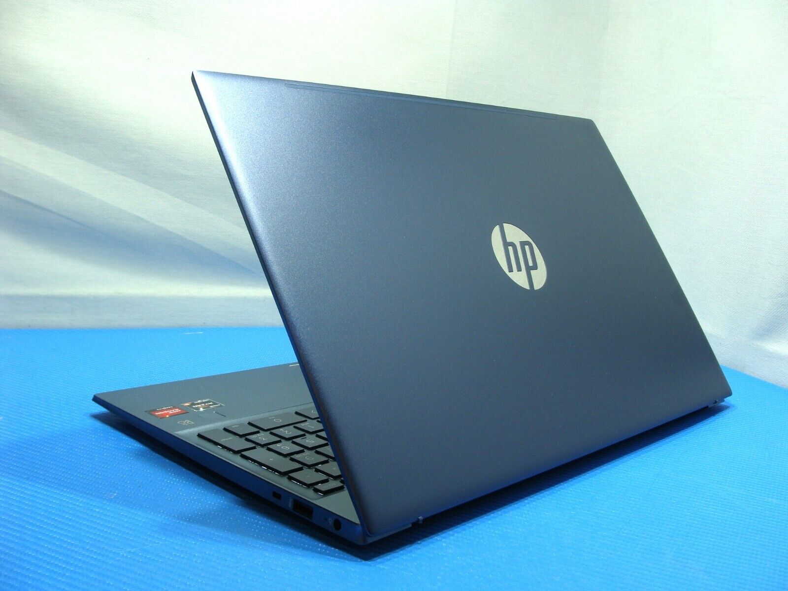 HP Pavilion 15z-eh200 15.6