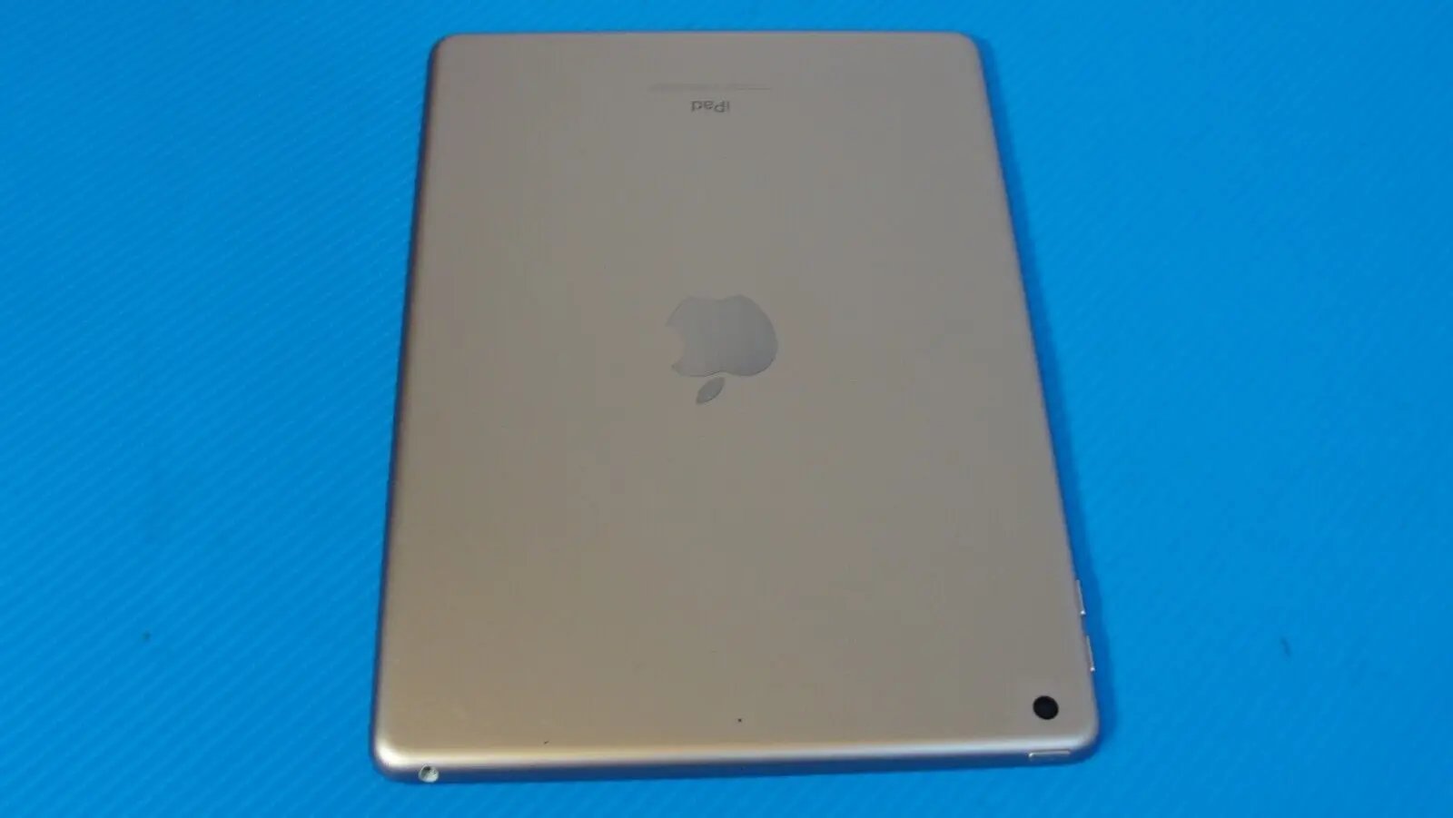 Apple iPad 6th Gen. 128GB Wi-Fi 9.7'' Tablet - Gold