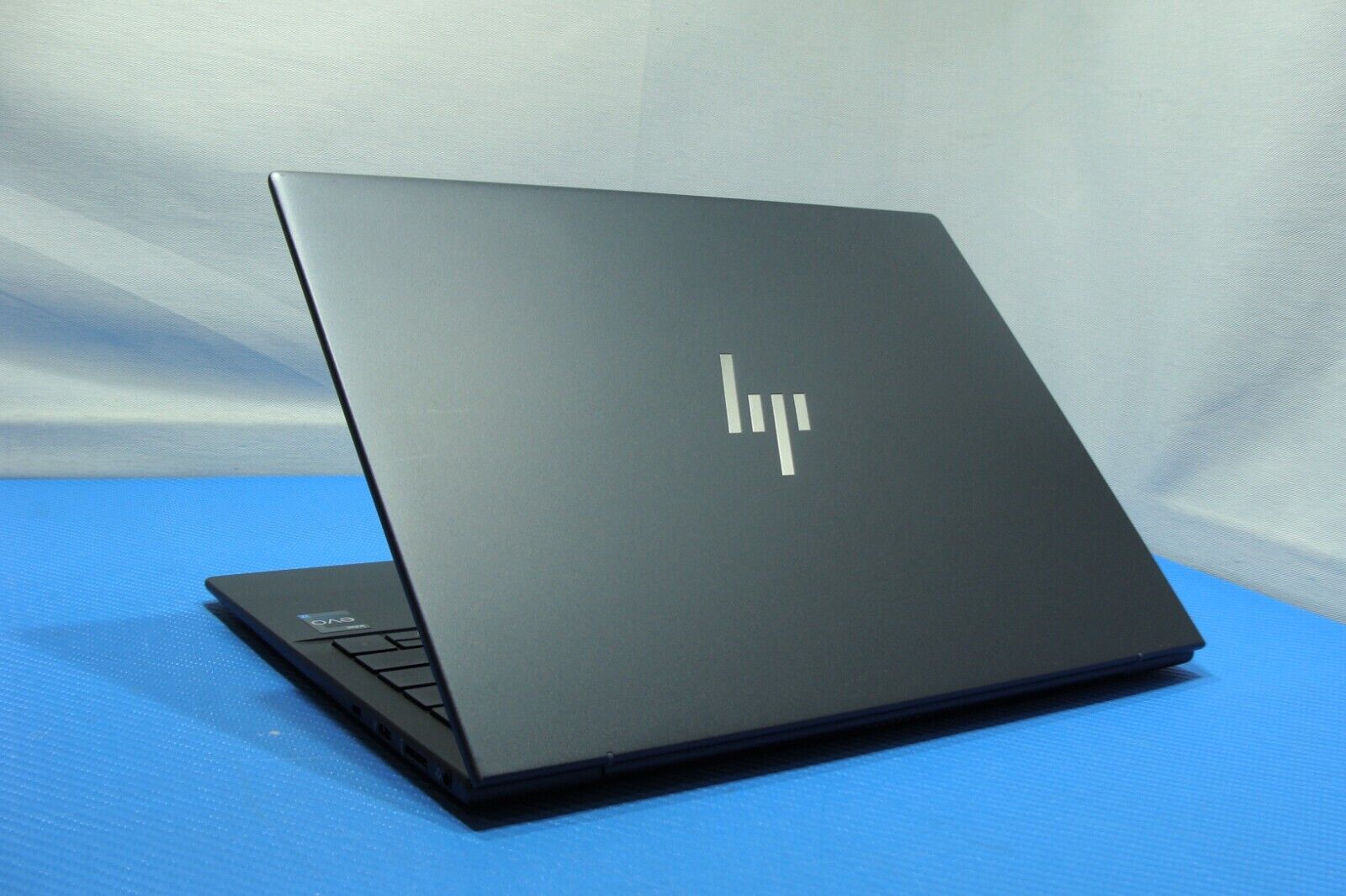 HP Dragonfly G4 13.5