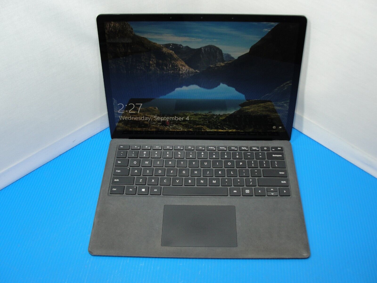 Microsoft Surface Laptop 2 1769 TOUCH i7-8650U 1.9GHz 8GB 256GB SSD Good battery