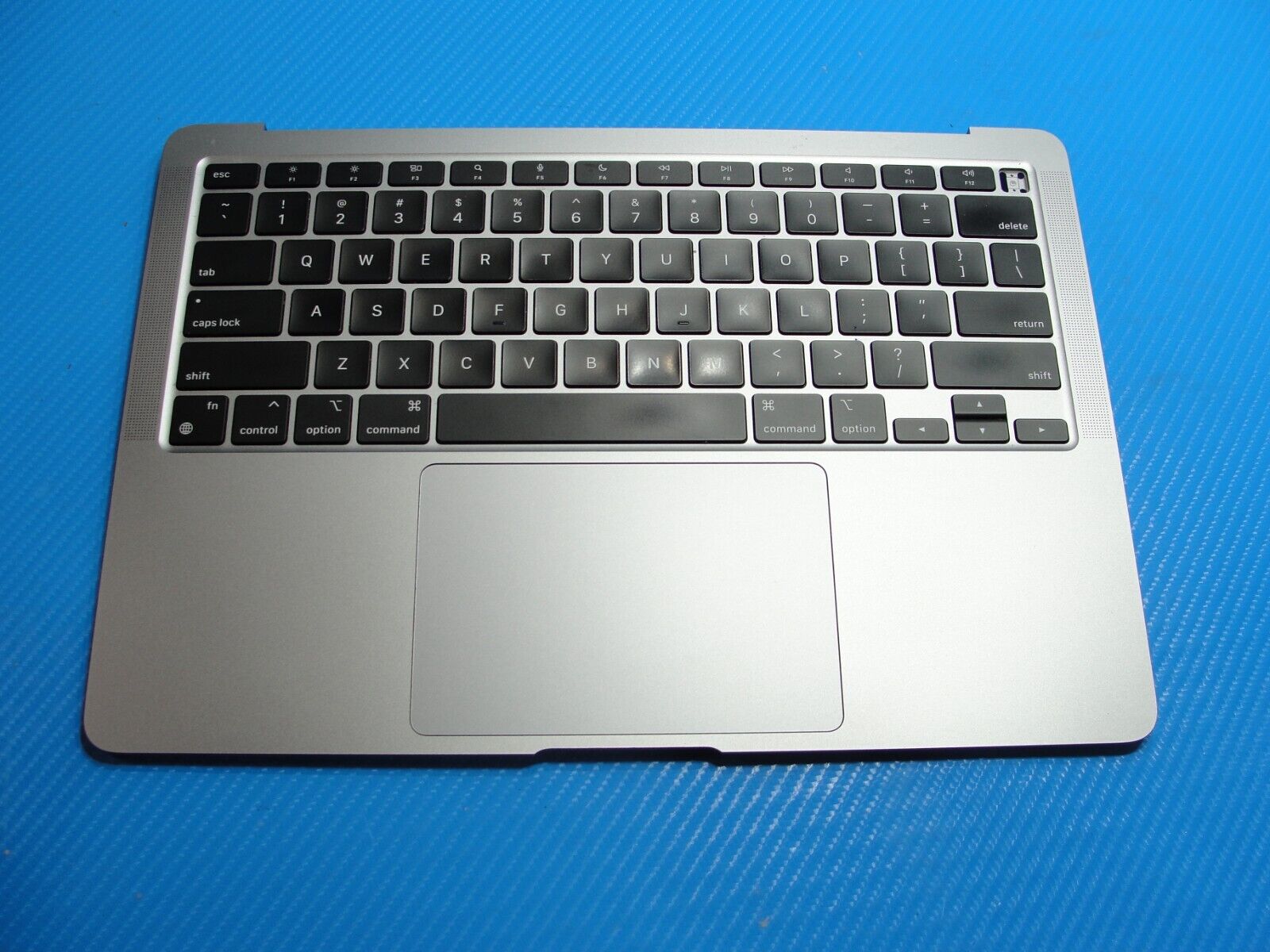 MacBook Air A2337 2020 MGN63LL/A 13