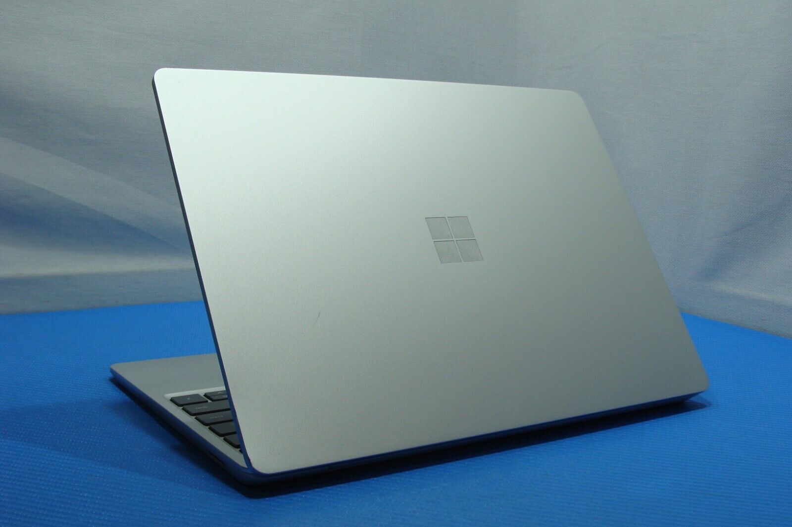 Microsoft Surface Laptop Go 1943 12.4