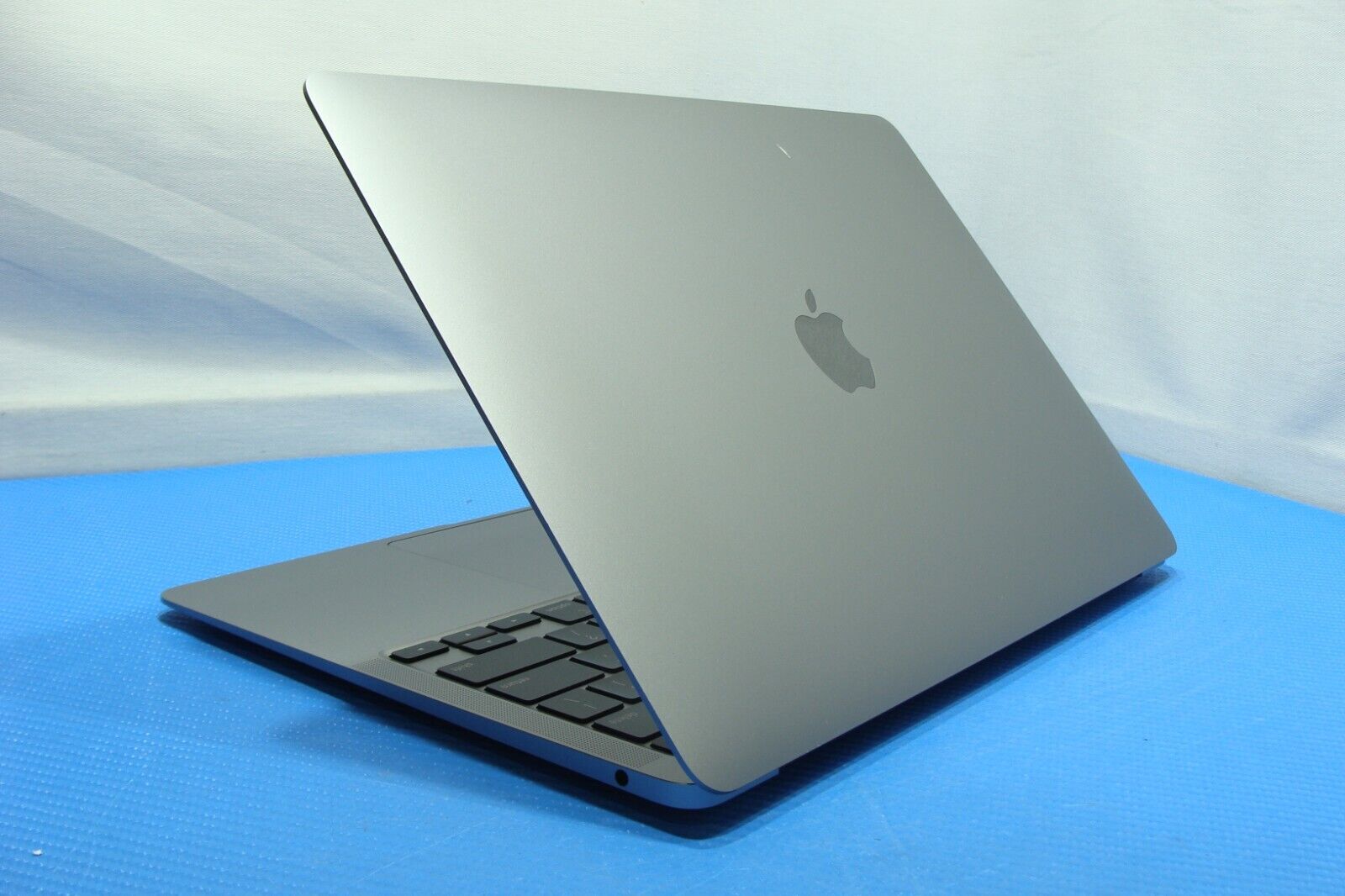 17 cycles Apple MacBook Air 13