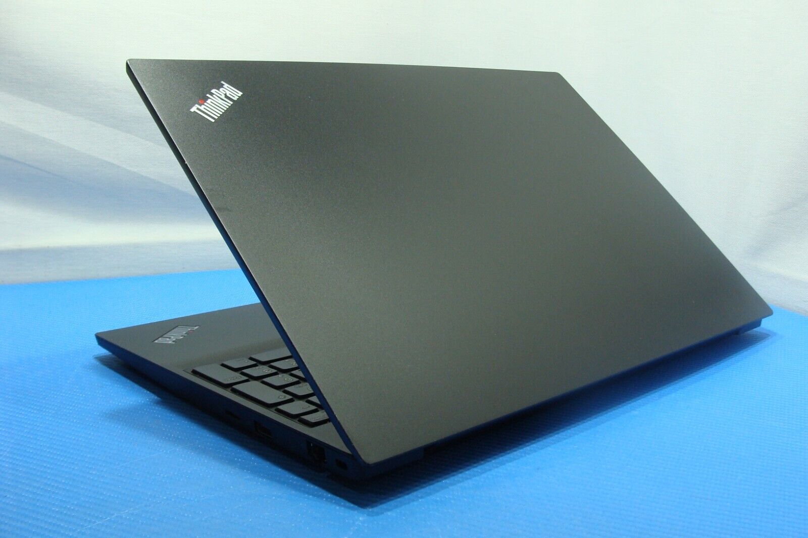 Lenovo ThinkPad E585 15.6