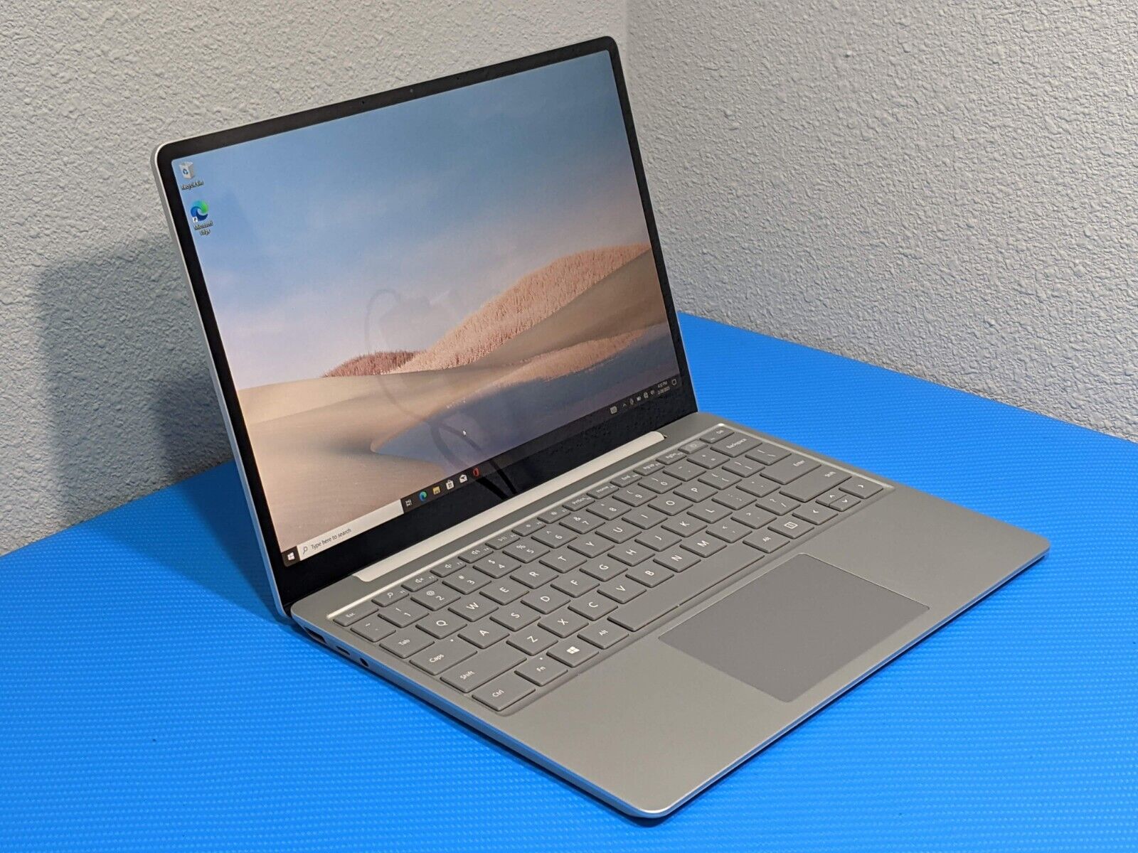 Microsoft Surface Laptop Go 1943 12.4