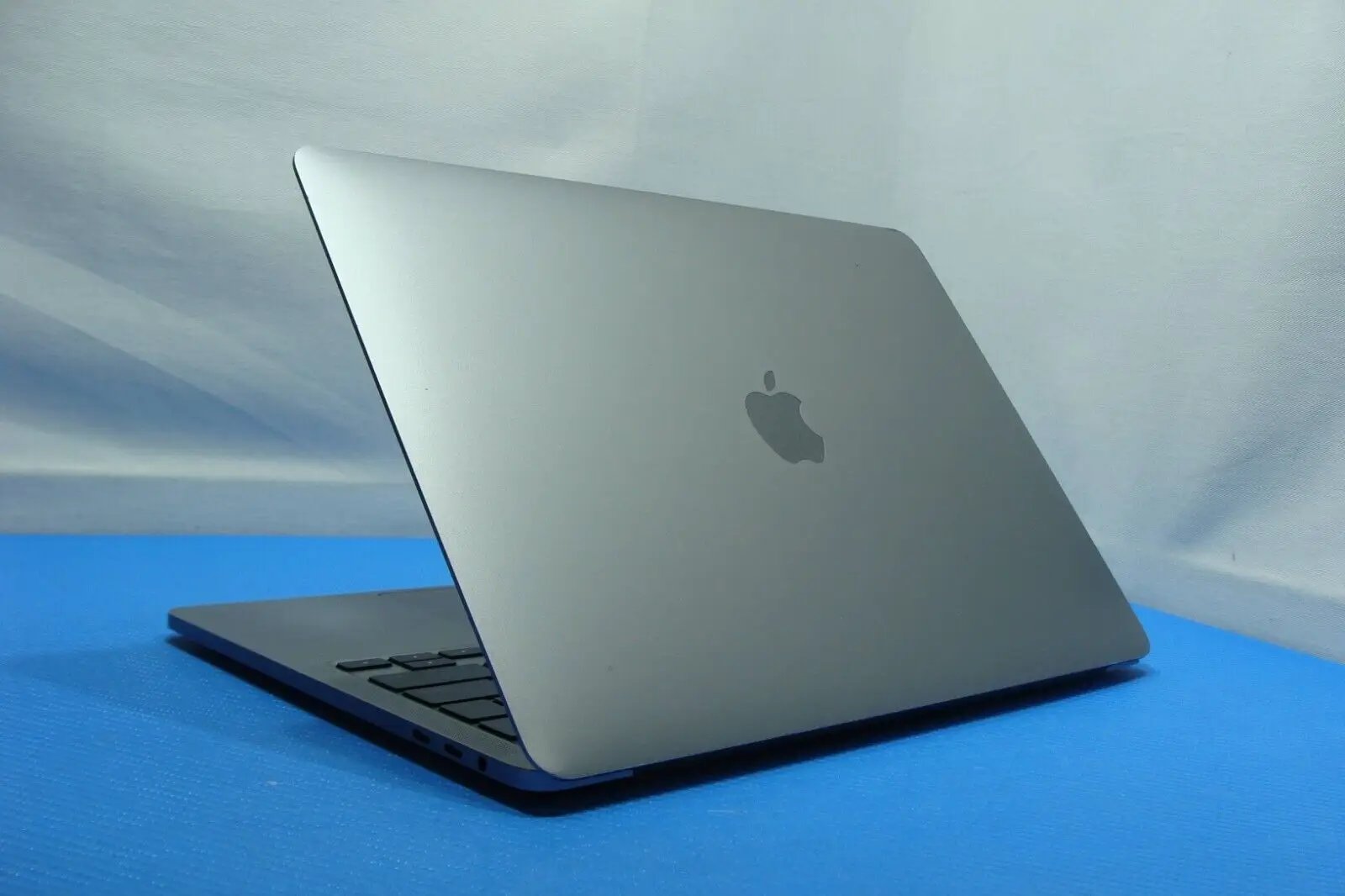 Apple MacBook Pro A2251 13