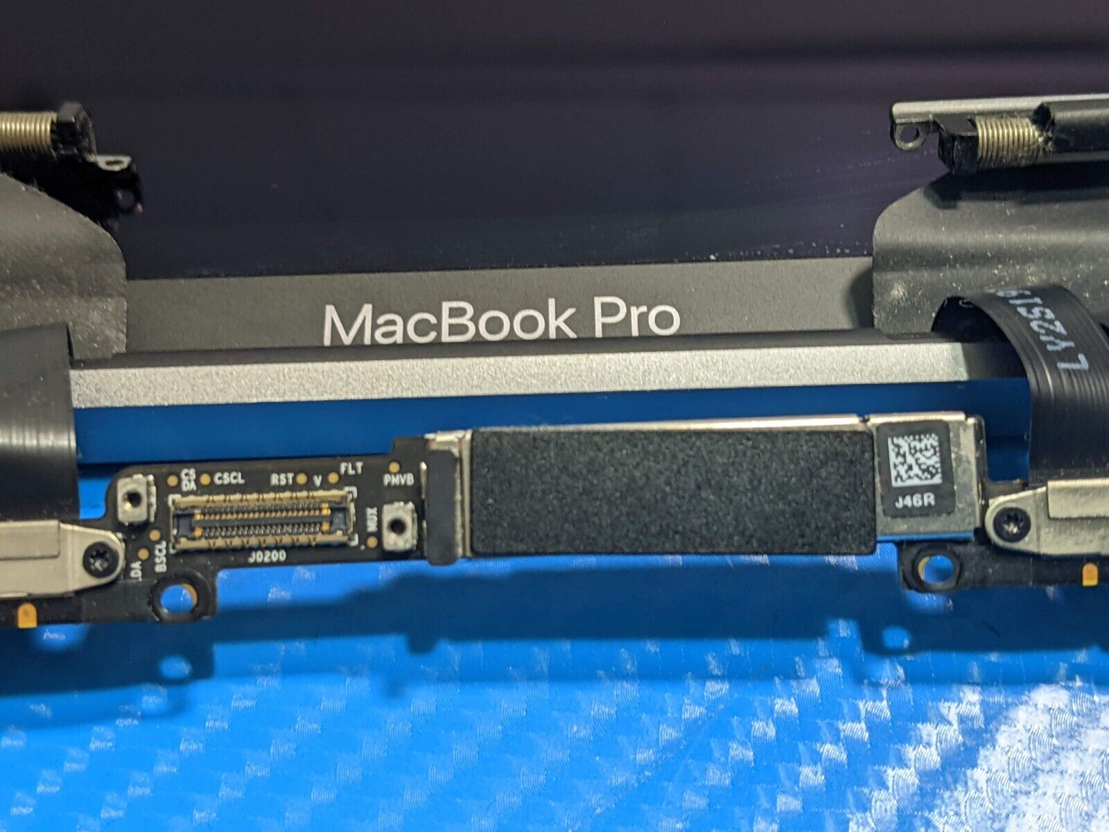 MacBook Pro A1990 15