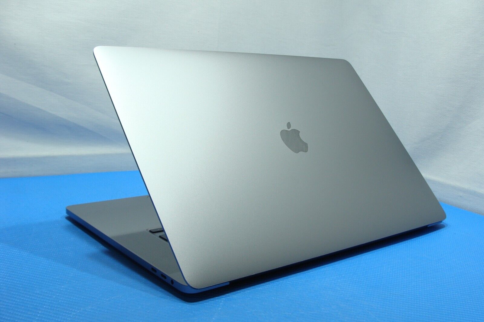 Apple MacBook Pro A2141 16