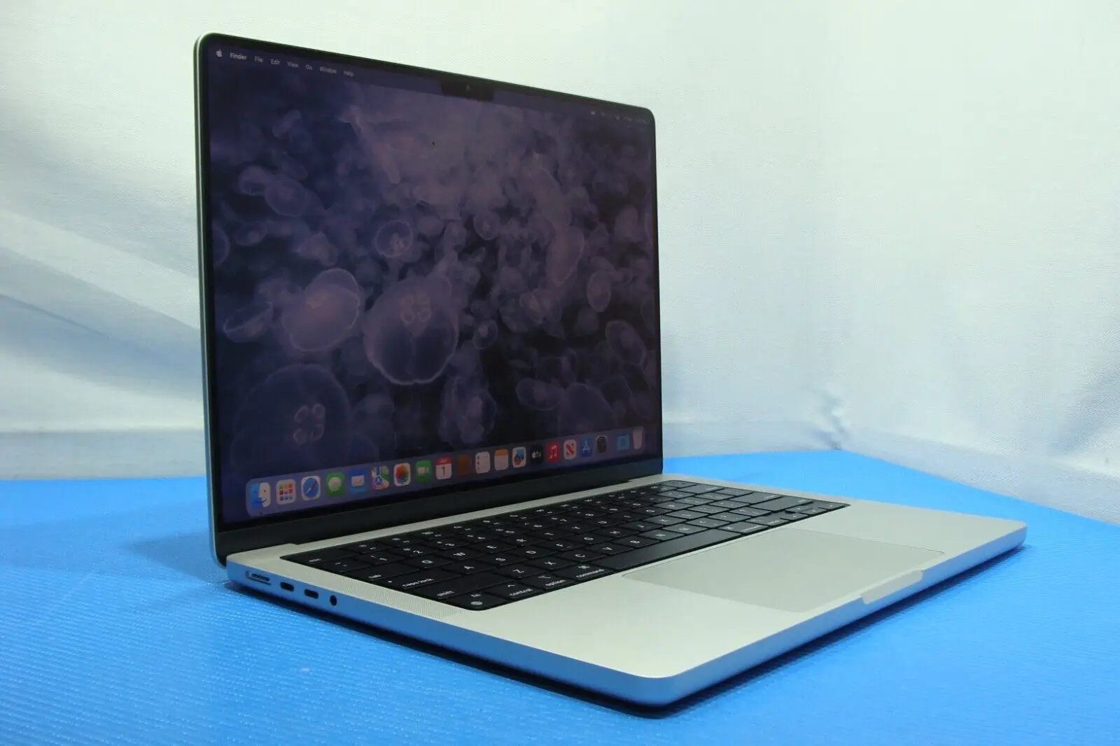 Apple Macbook Pro A2442 14