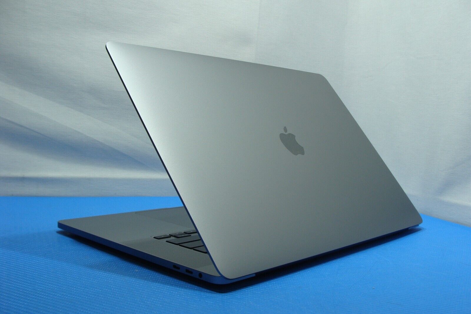 Apple MacBook Pro A2141 i7-9750H 16GB 512GB PRO5300M MVVL2LL/A Perfect Condition