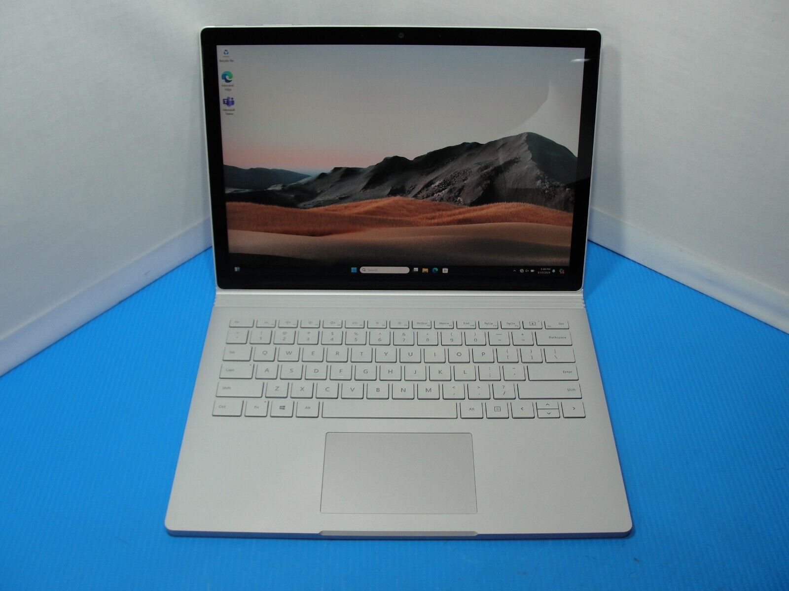 Microsoft Surface Book 3 13.5 Core i7-1065G7 32GB 1TB SSD GTX 1650 great Battery