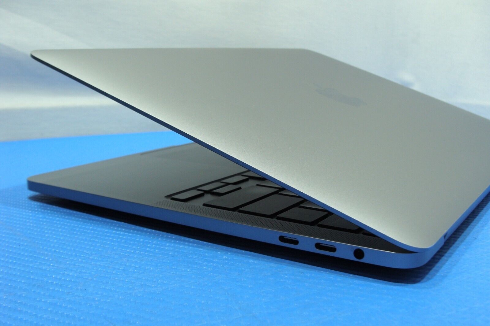 Apple MacBook Pro A2251 13