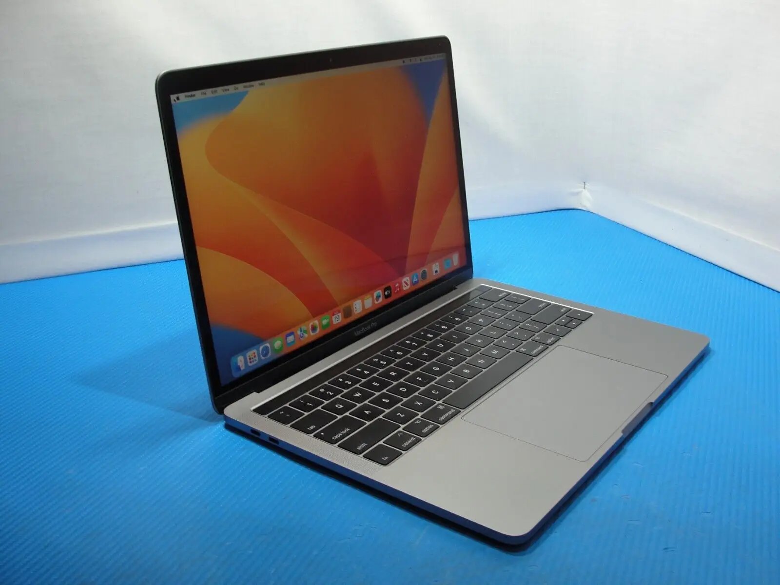 142 cycles Apple MacBook Pro 13 A1706 Mid-2017 Core i5-7 256GB SSD 8GB + 61W AC