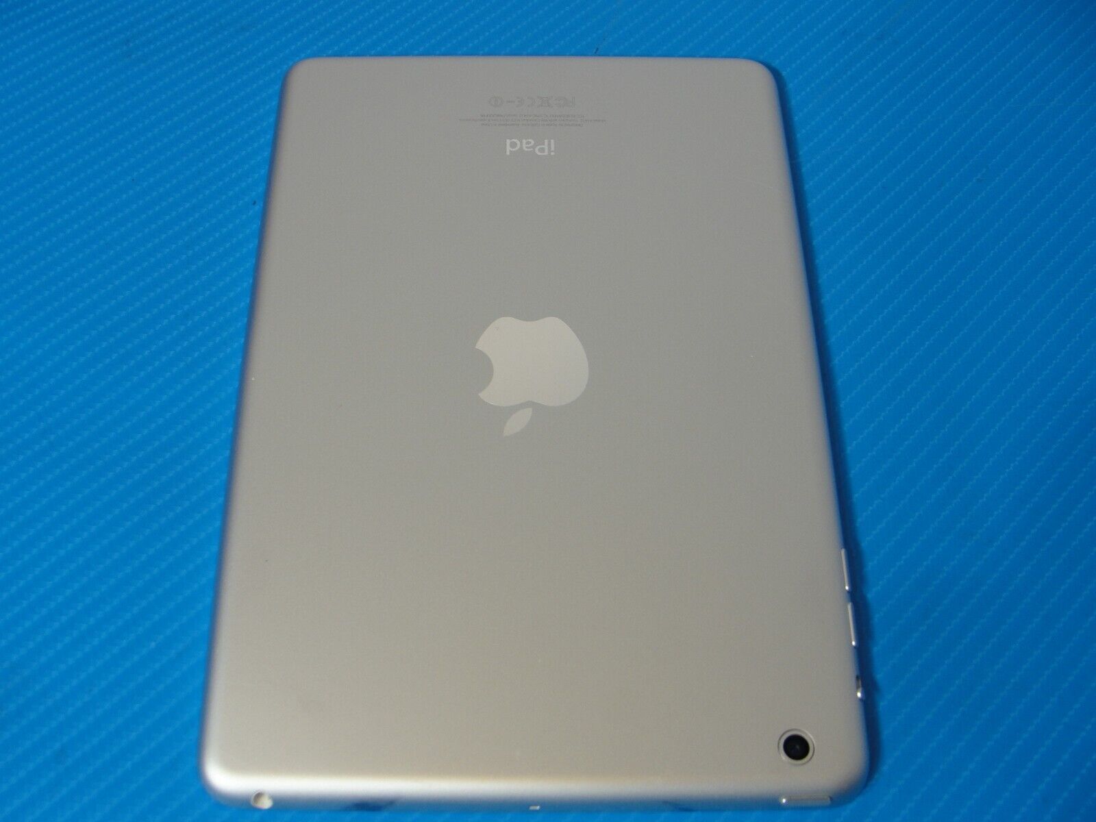 Apple iPad mini 1st Generation. 16GB, 7.9 in - White & Silver Very Good