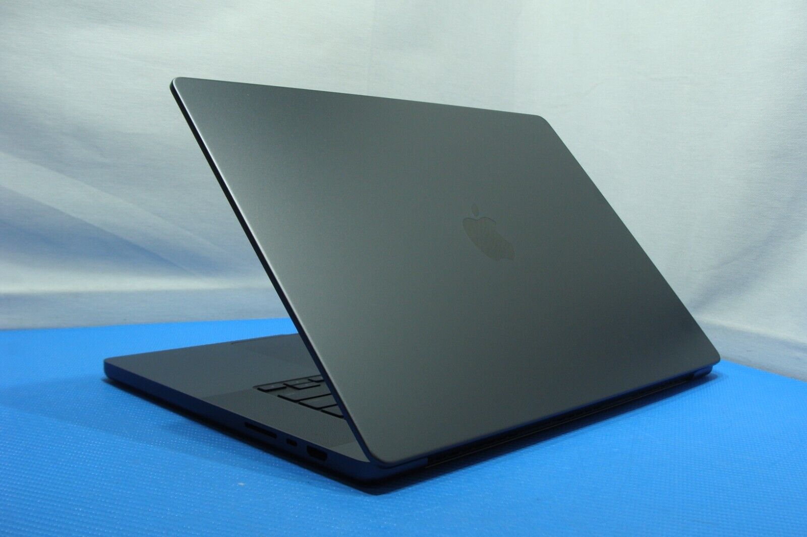 2023 Apple MacBook Pro 16