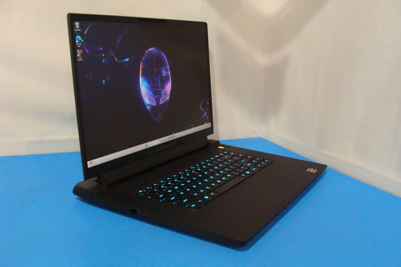 Alienware m17 R5 17.25