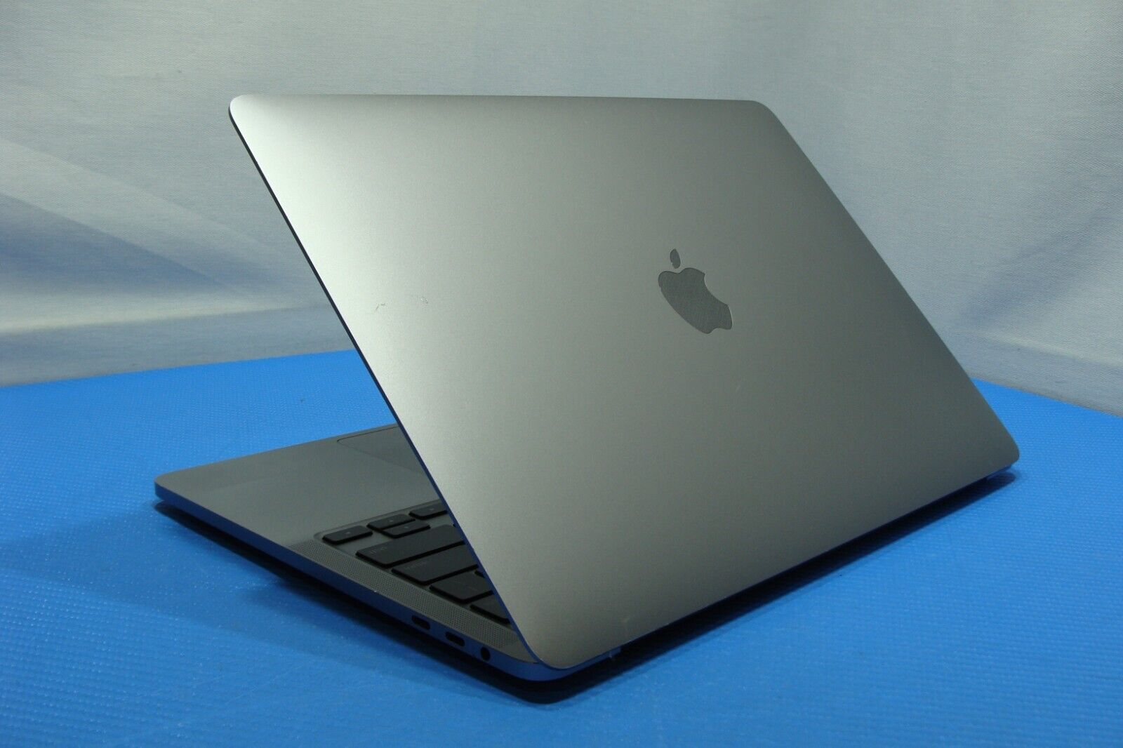 Apple MacBook Pro A2251 13