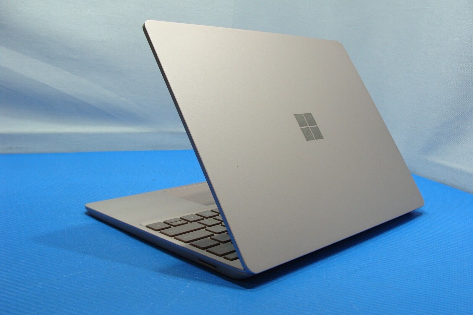 Microsoft Surface Laptop Go 1943 12.4