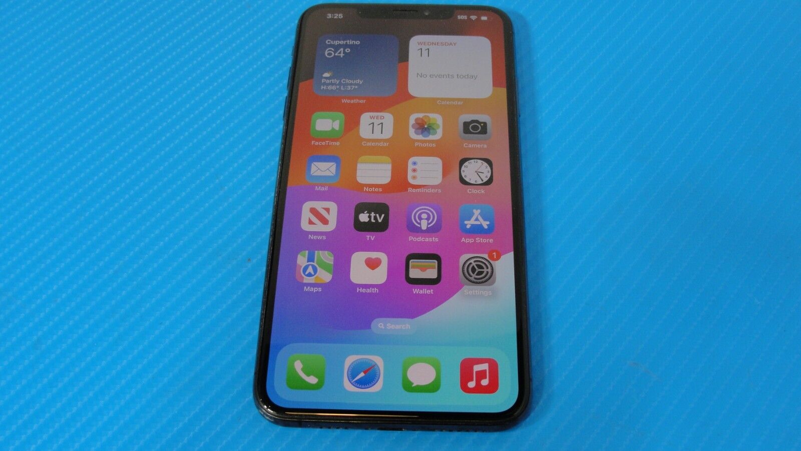 Apple iPhone XS Max - 256 GB - Silver (Unlocked) /Cracked back /READ