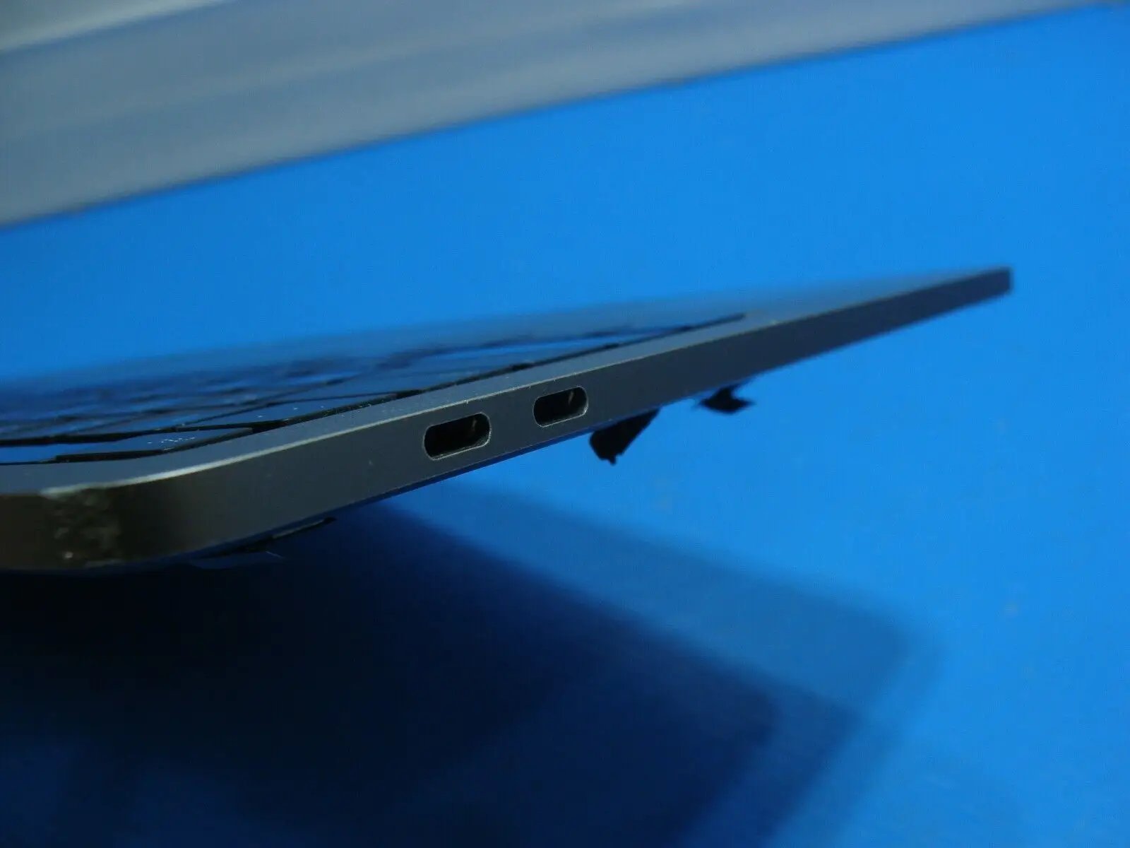 MacBook Pro A2251 13