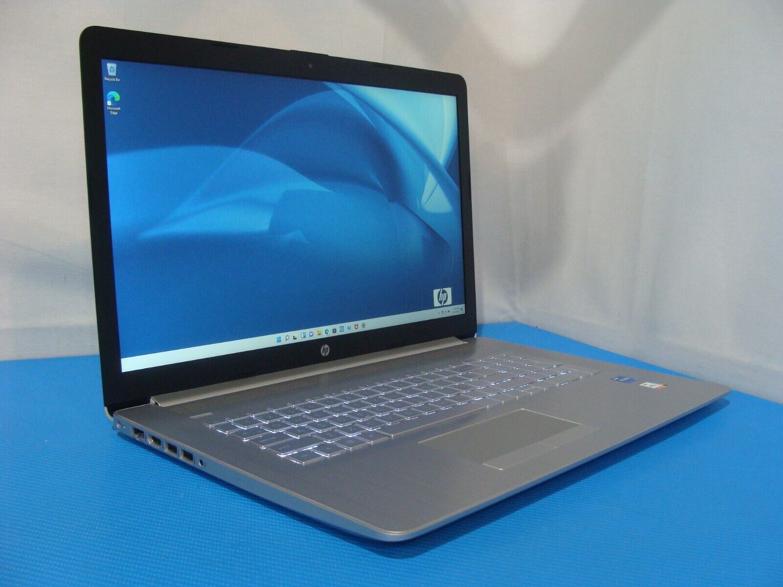 HP Laptop 17-by4061nr 17.3