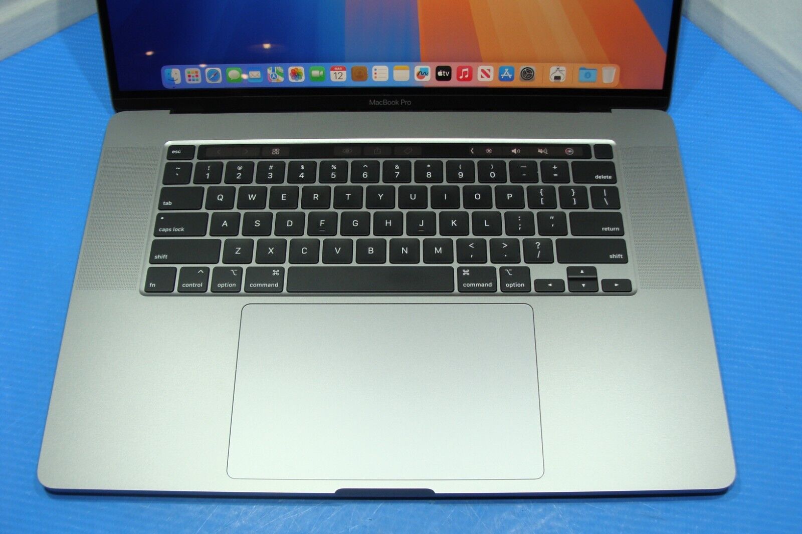 Apple MacBook Pro A2141 2019 i9-9880HK 2.4GHz 16GB 1TB Pro 5500M 4GB low cycles