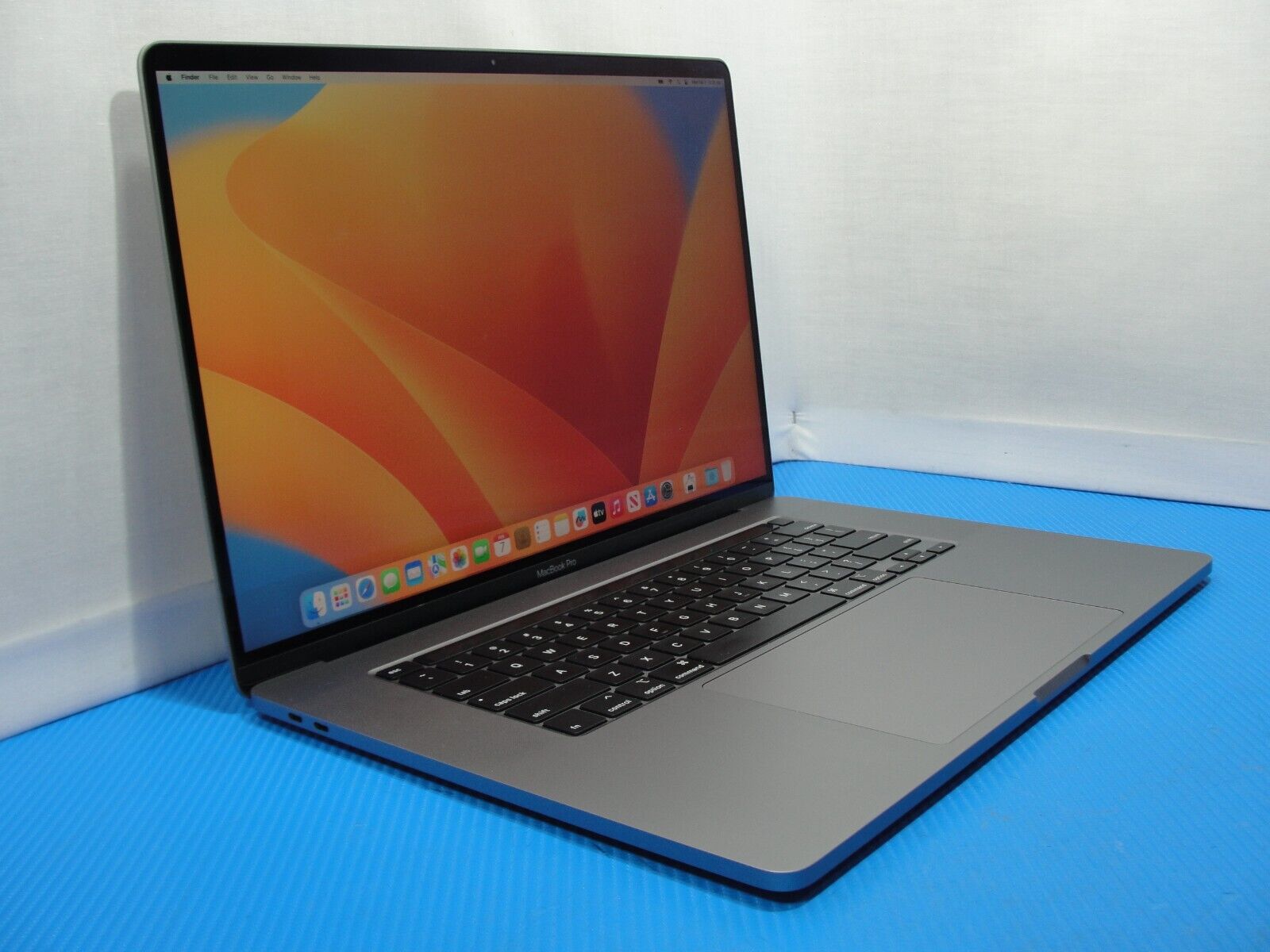 117 cycles Apple MacBook Pro 16 A2141 2019 Core i7-9 16GB 512GB Radeon Pro 5300M