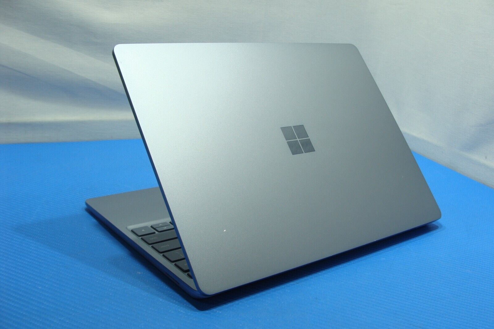 Microsoft Surface Laptop Go 2 12.4