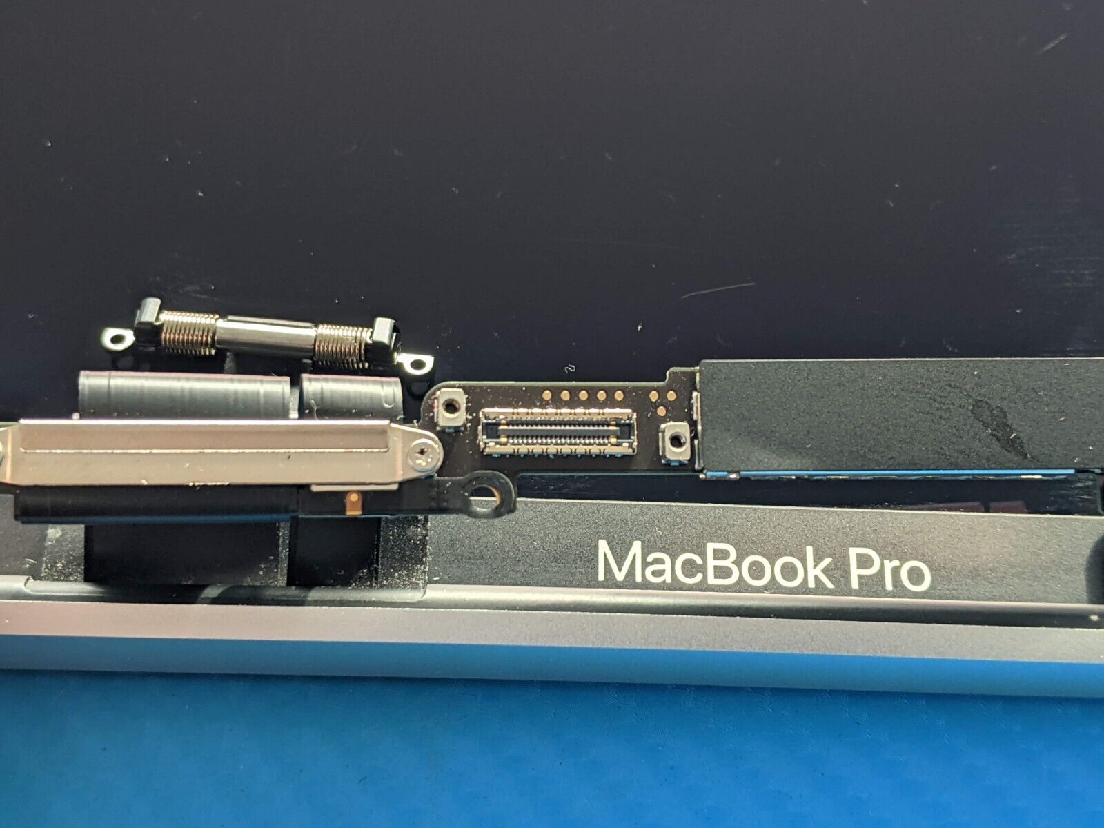 MacBook Pro A2338 Late 2020 MYDA2LL/A 13