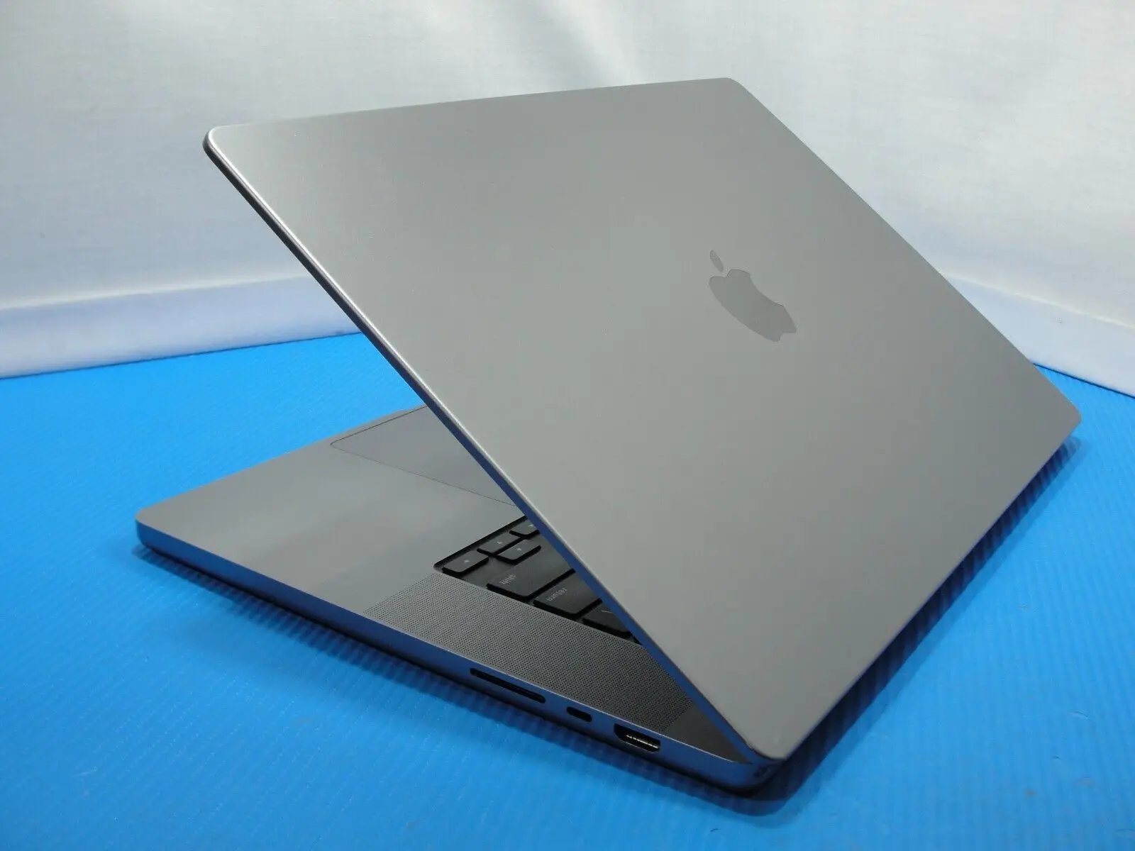 147 cycle Apple MacBook Pro 16