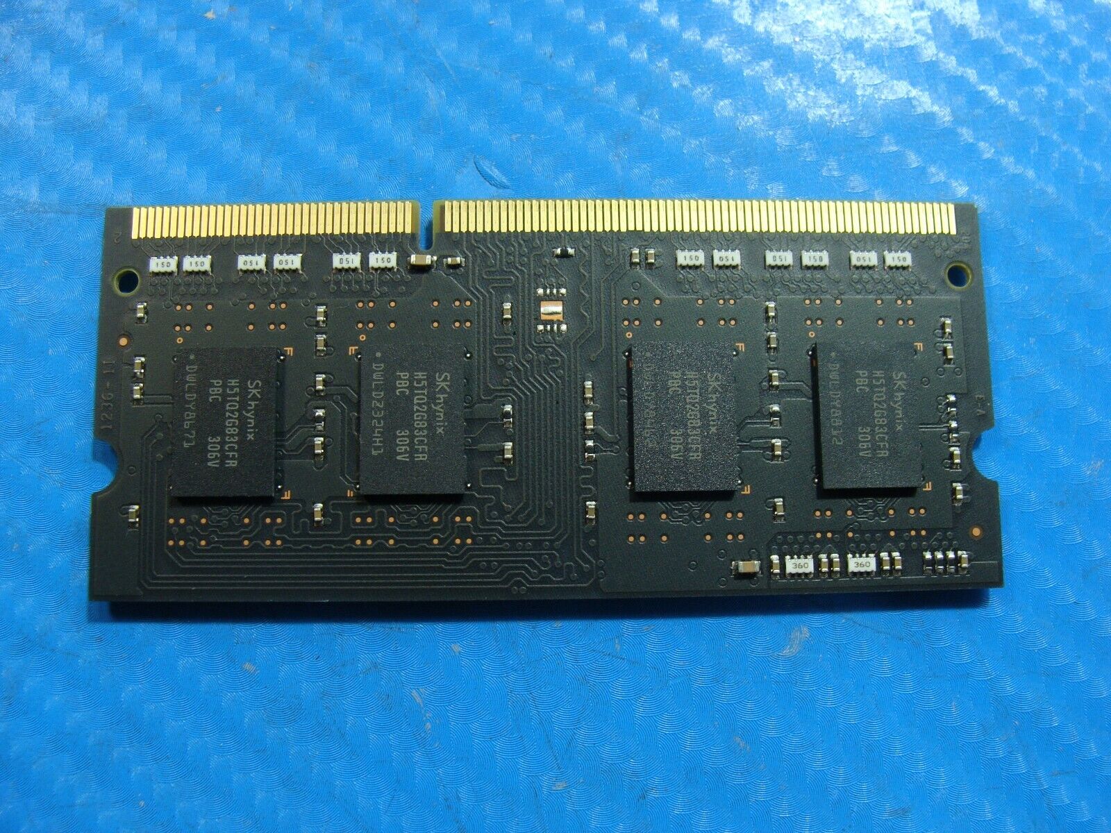 MacBook Pro A1286 SK hynix 2GB PC3-12800S Memory RAM SO-DIMM HMT325S6CFR8C-PB