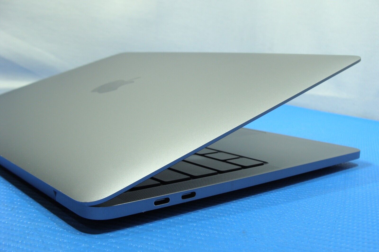 Apple MacBook Pro A2251 13