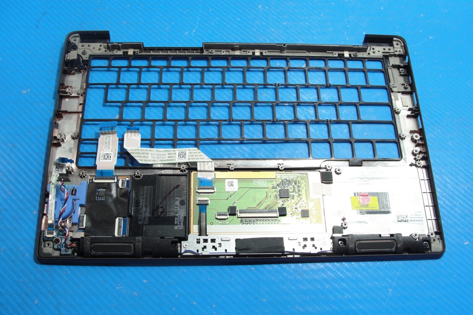 Dell Latitude 13.3” 7300 OEM Palmrest w/Touchpad & Speakers 2D5J2 AP2EQ000101