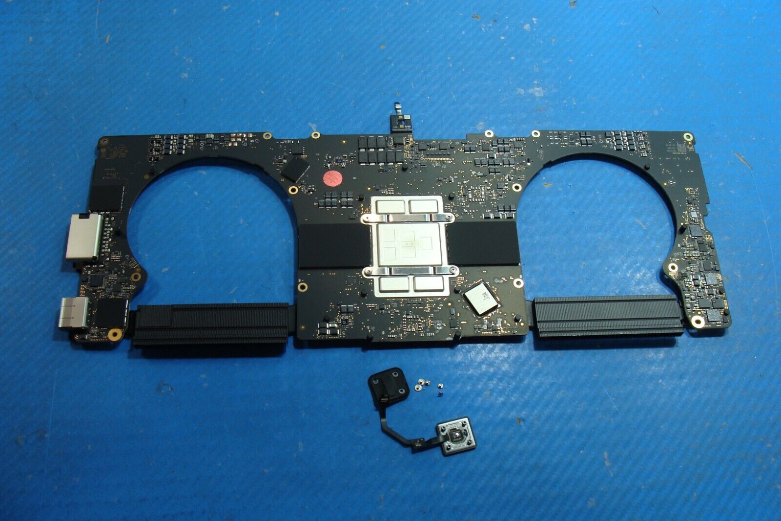 MacBook Pro A2780 16