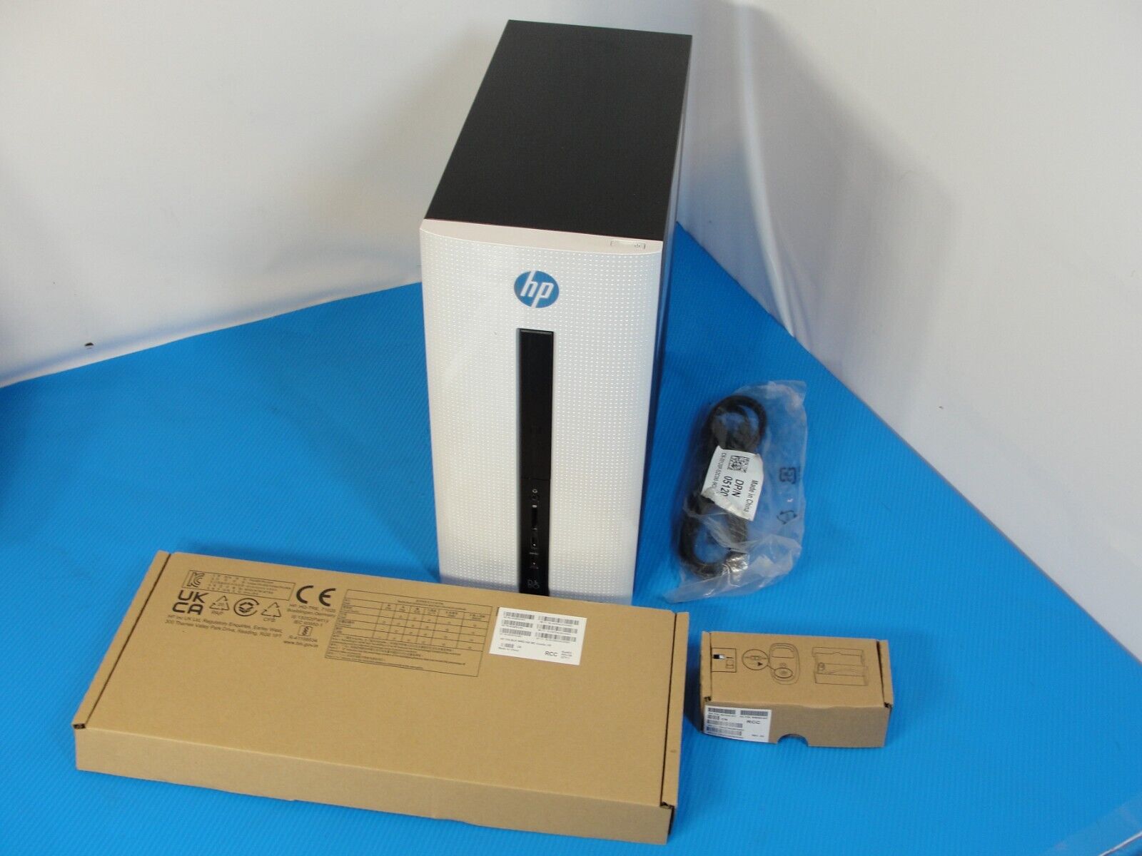 HP Pavilion Desktop 550-127C Tower Computer AMD A10-7800 8GB 1TB WIFI BT Win 10