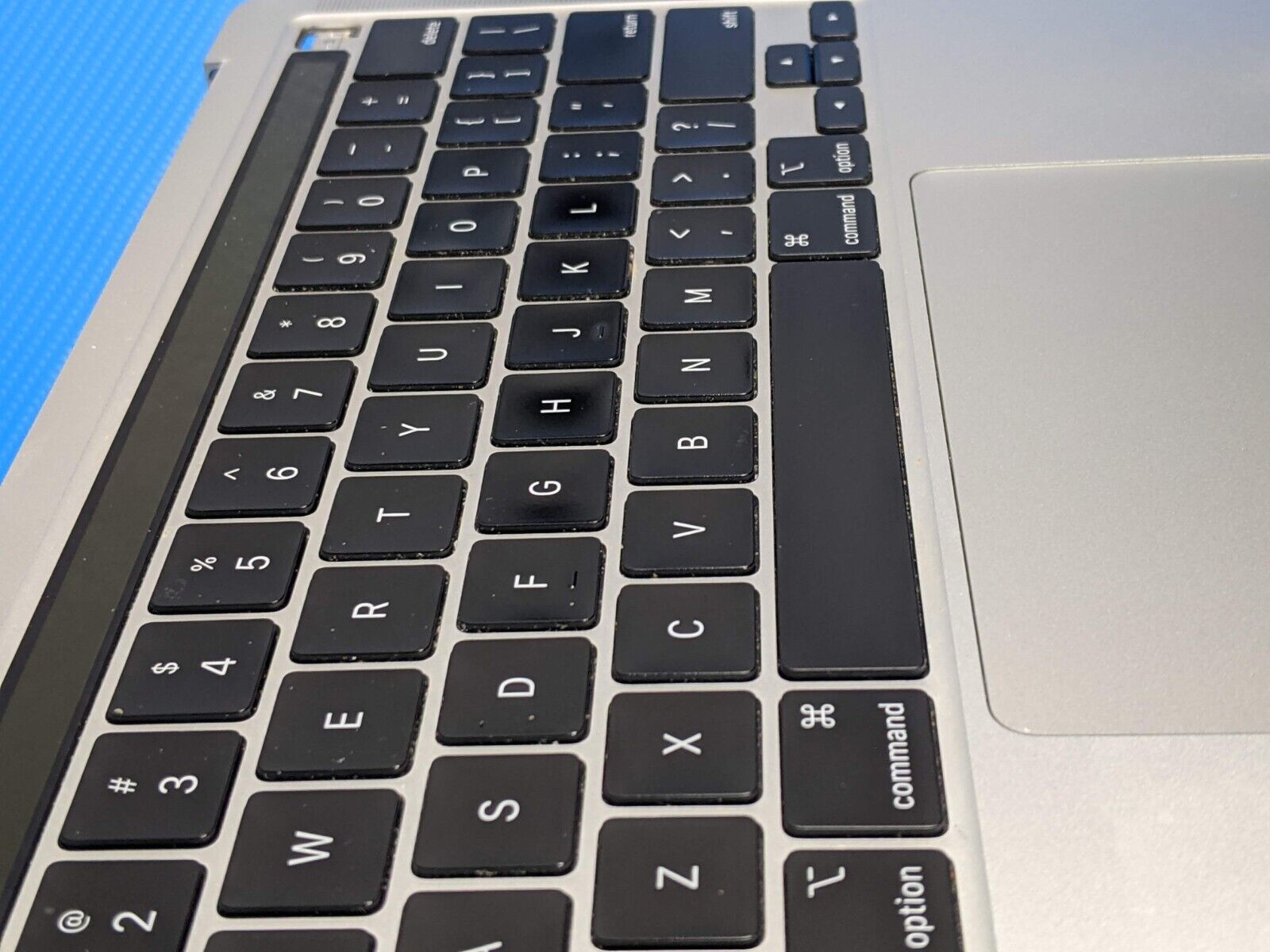 MacBook Pro A2338 13