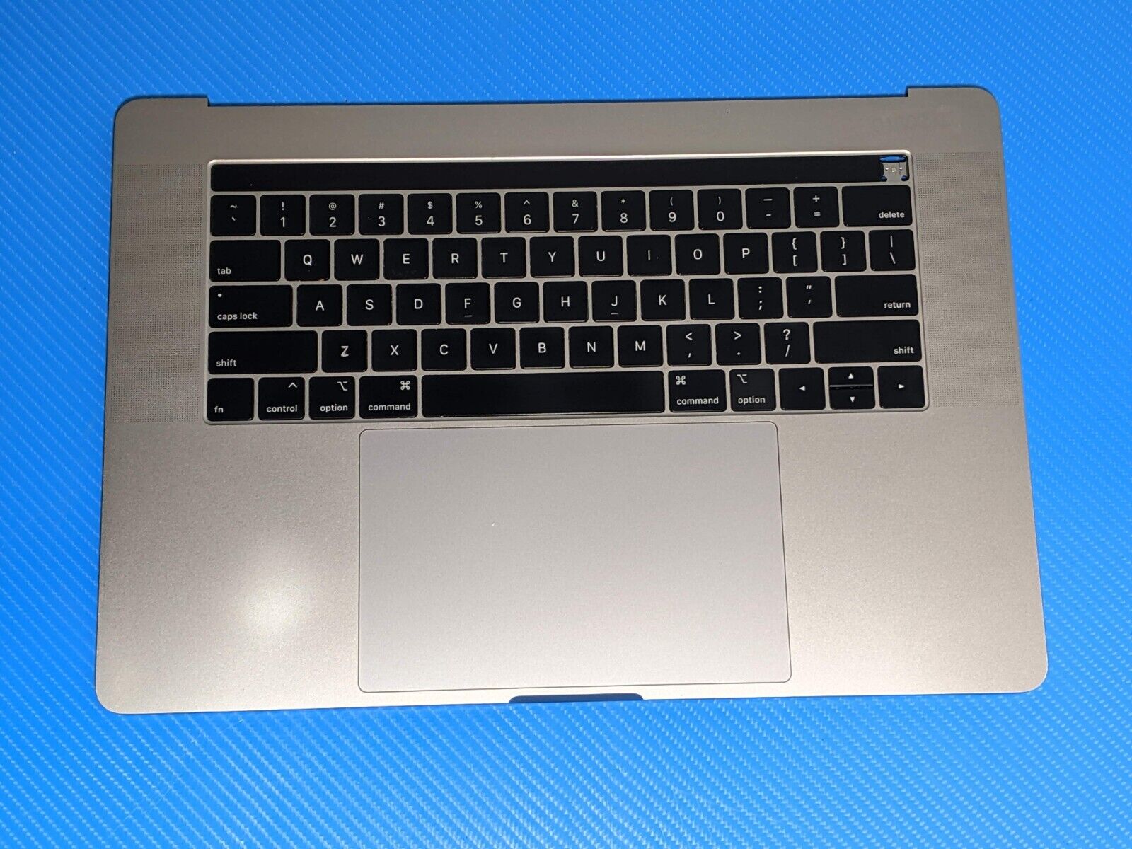 MacBook Pro A1990 15