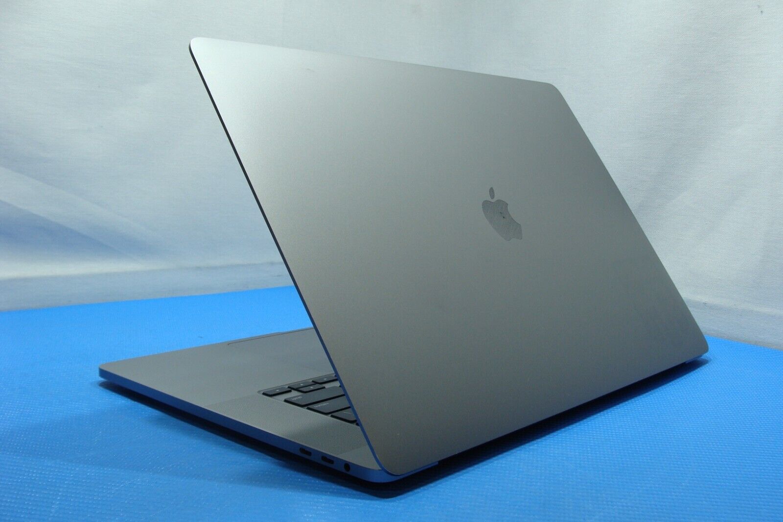 Apple MacBook Pro A2141 16