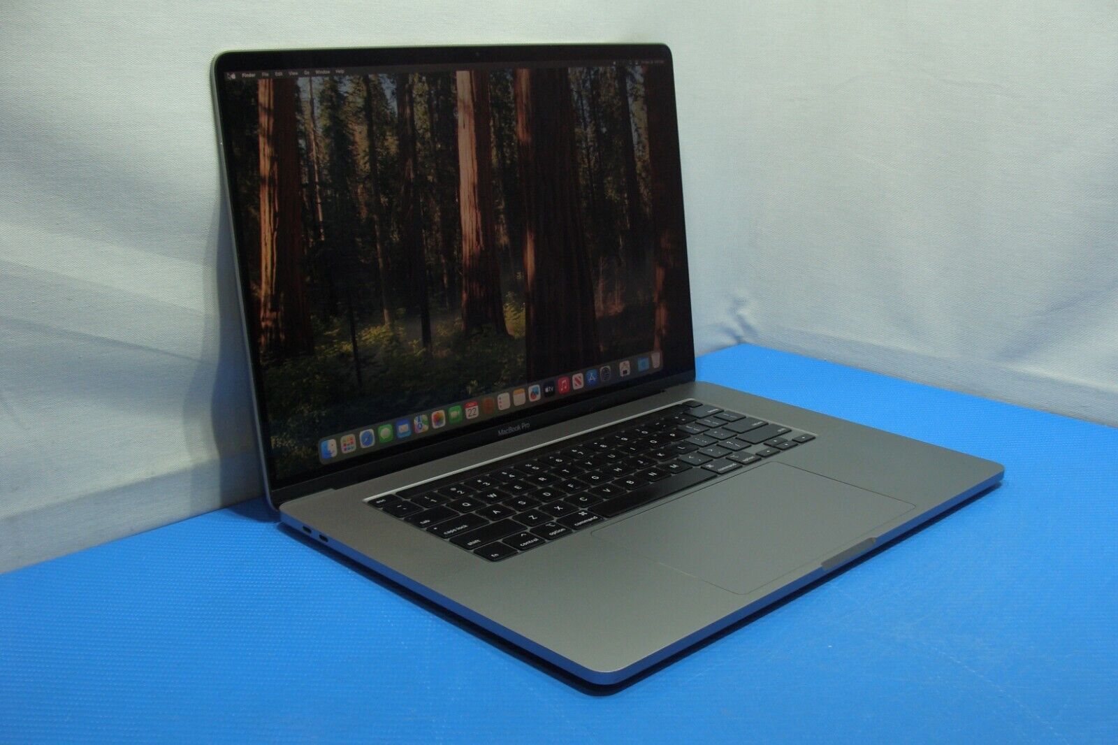 Apple MacBook Pro A2141 Core i7-9750H 16GB 512GB PRO 5300M MVVL2LL/A OS Sequoia