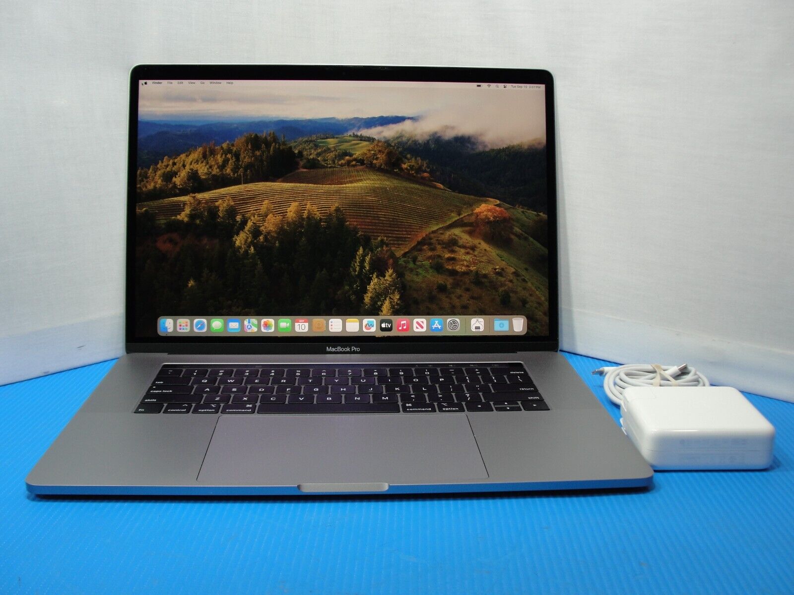 46 cycles Apple MacBook Pro 15 2019 A1990 Core i9-9980HK 32GB 512GB SSD Pro 560X