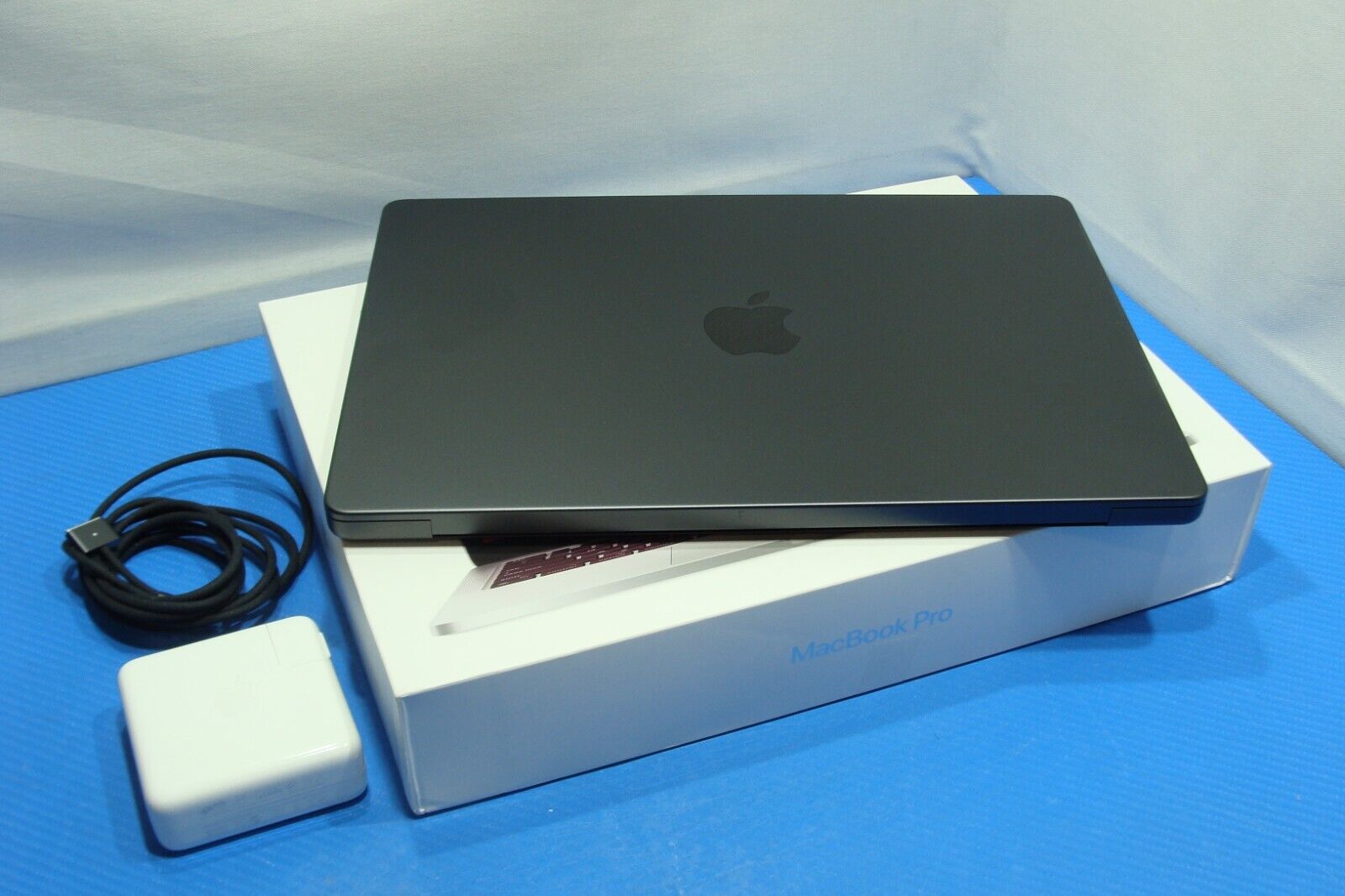 Apple MB Pro A2992 14