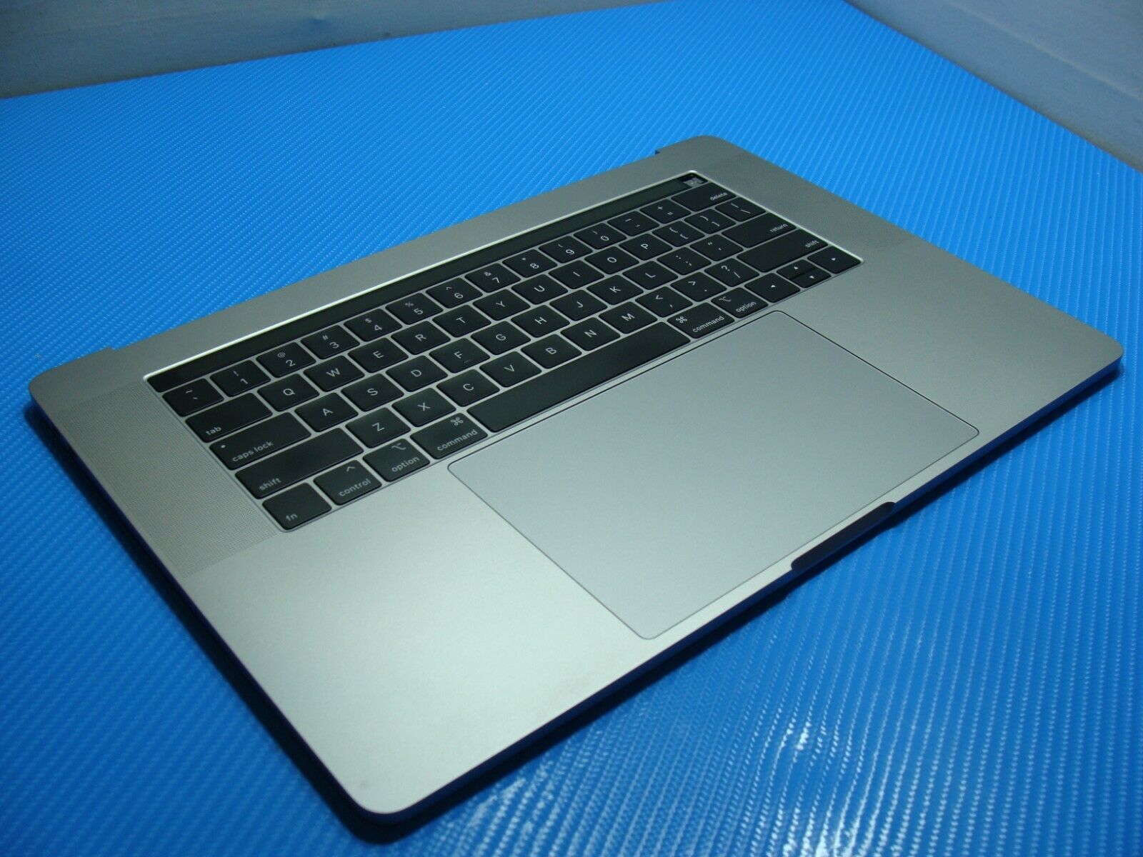 MacBook Pro A1990 15